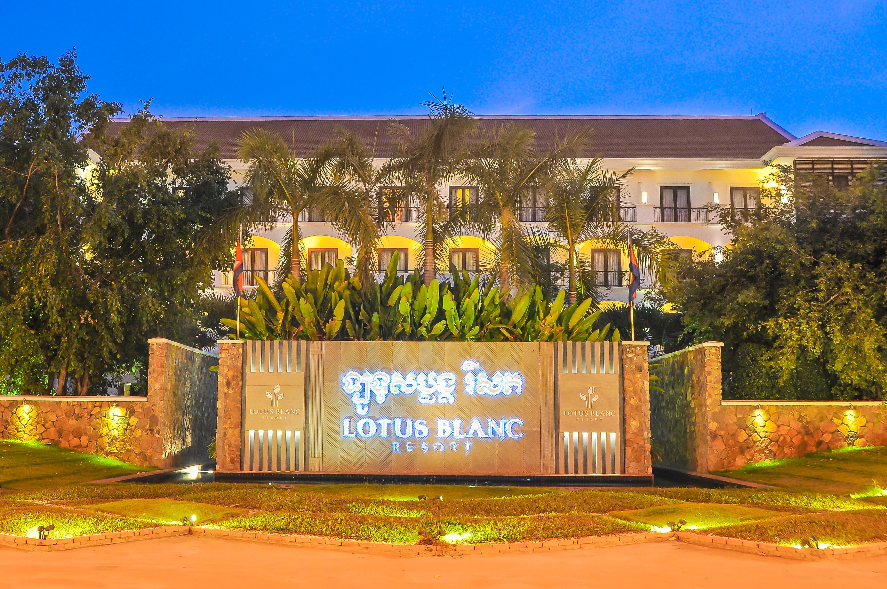 Lotus Blanc Hotel Siem Reap Exterior photo